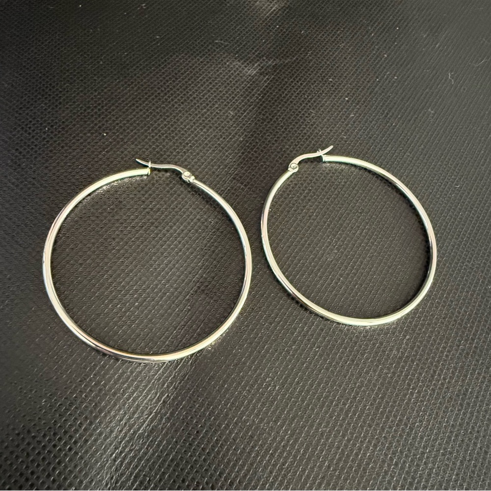 Qudo Silver Hoop Earrings